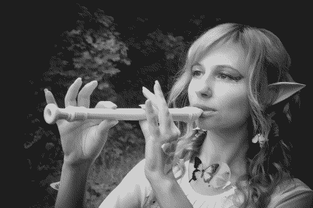 Elfe joueuse de flûte / Photo Victoria_Regen, licence Pixabay